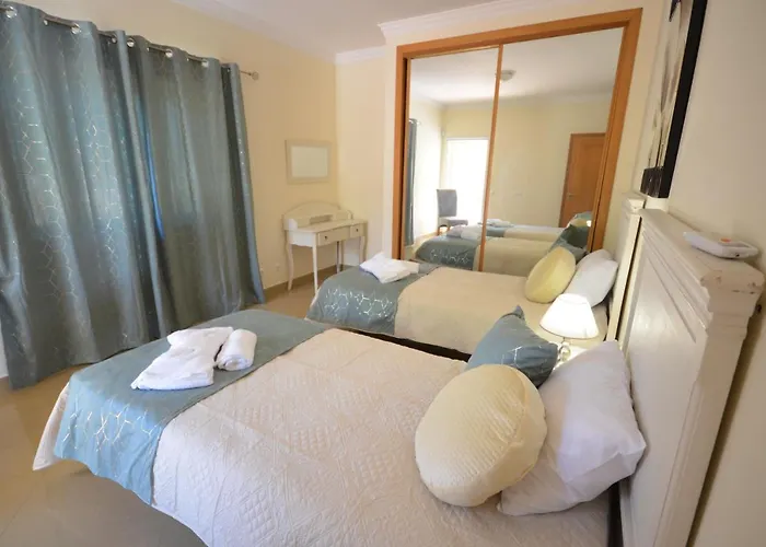 Вилла Casa Da Torre Espetacular V4 Com Piscina